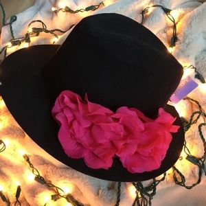 Fedora with floral design‎